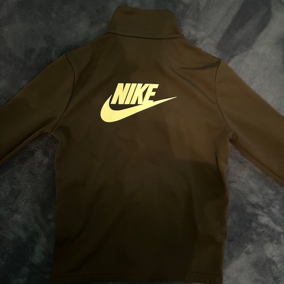 Nike youth black jacket - Picture 3 of 4